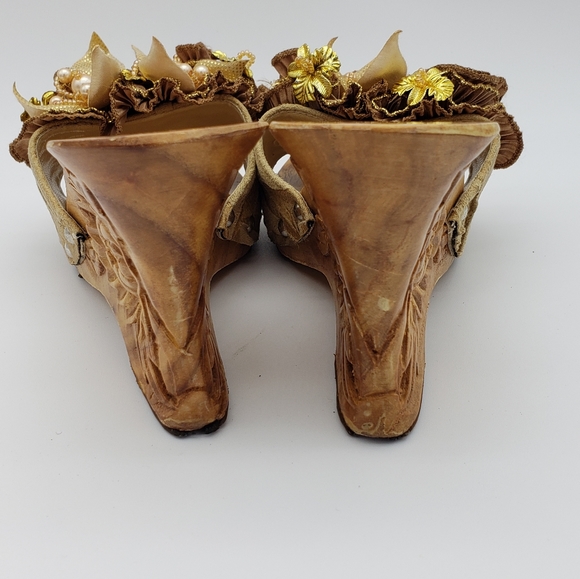 Wooden wedge sandle sz large - Picture 8 of 11